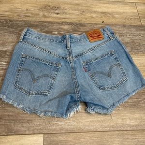 High rise Levis 501 distressed shorts 27